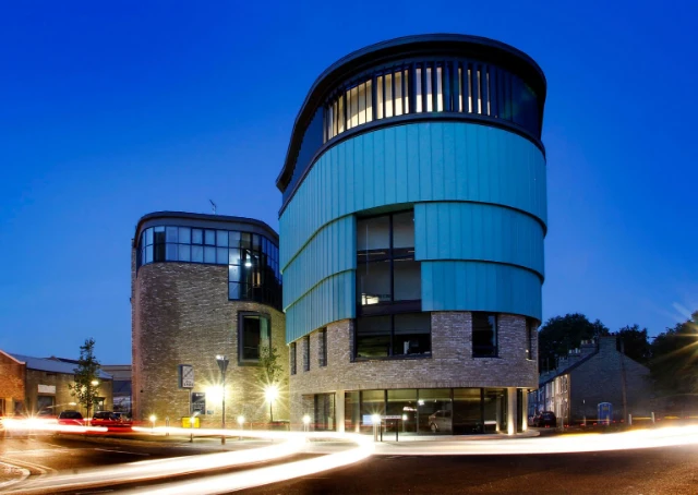 anglia-ruskin-university-tiered-facade-nordic-blue-at-night-1536x1091
