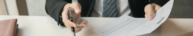 employees-are-explaining