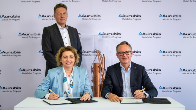 Signing of the investment loan agreement between Aurubis and the European Investment Bank (EIB).